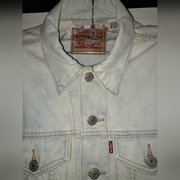 Floral embroidered levis denim jacket - Picture 2 of 12